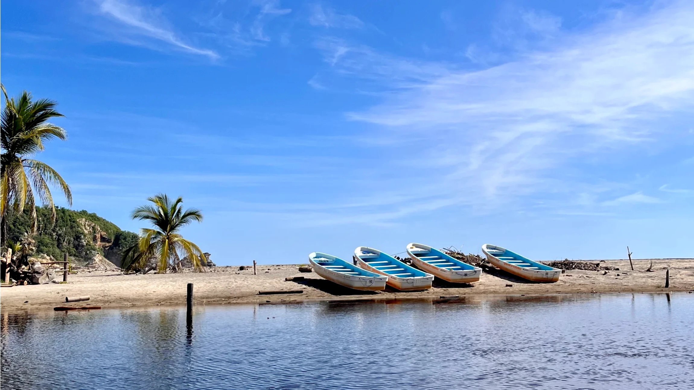 Boat tours at La Ventanilla fresh water Lagoon