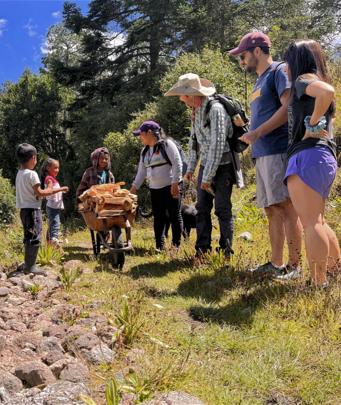 https://www.tierraventura.com/Raices Vivas living traditions