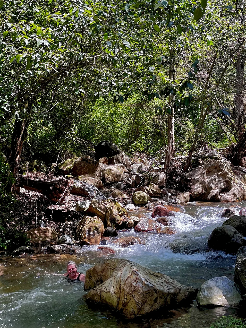 https://www.tierraventura.com/Enjoying a refreshing bath in the crystalline river by the ex-hacienda Cinco Señores/Pueblos Mancomunados