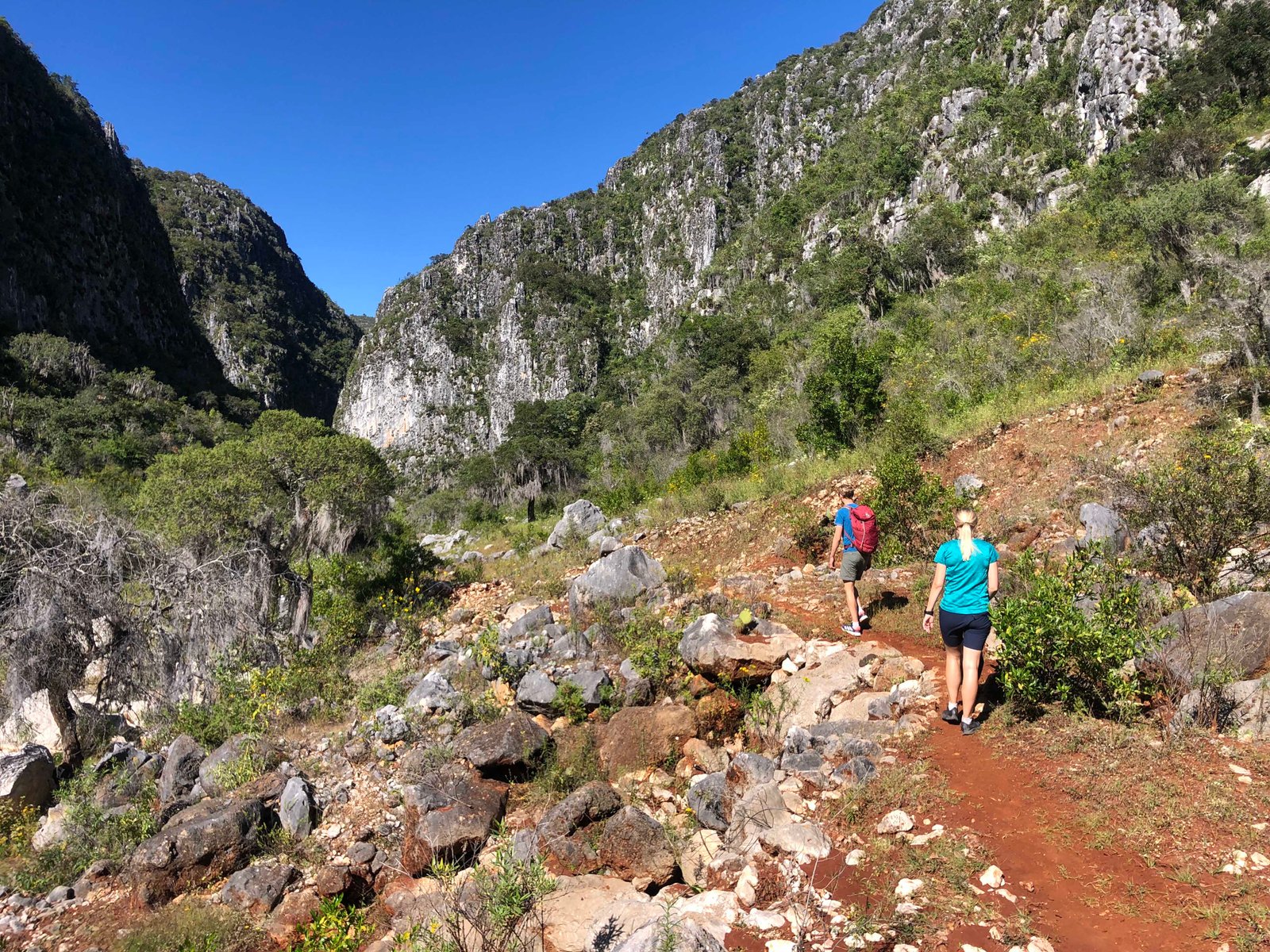 Hiking through the canyon of Santiago Apoala